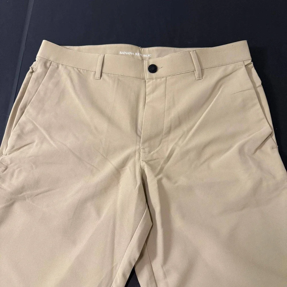 Banana Republic Mens Core Temp Performance Chino Pants Khaki Tan Size 32